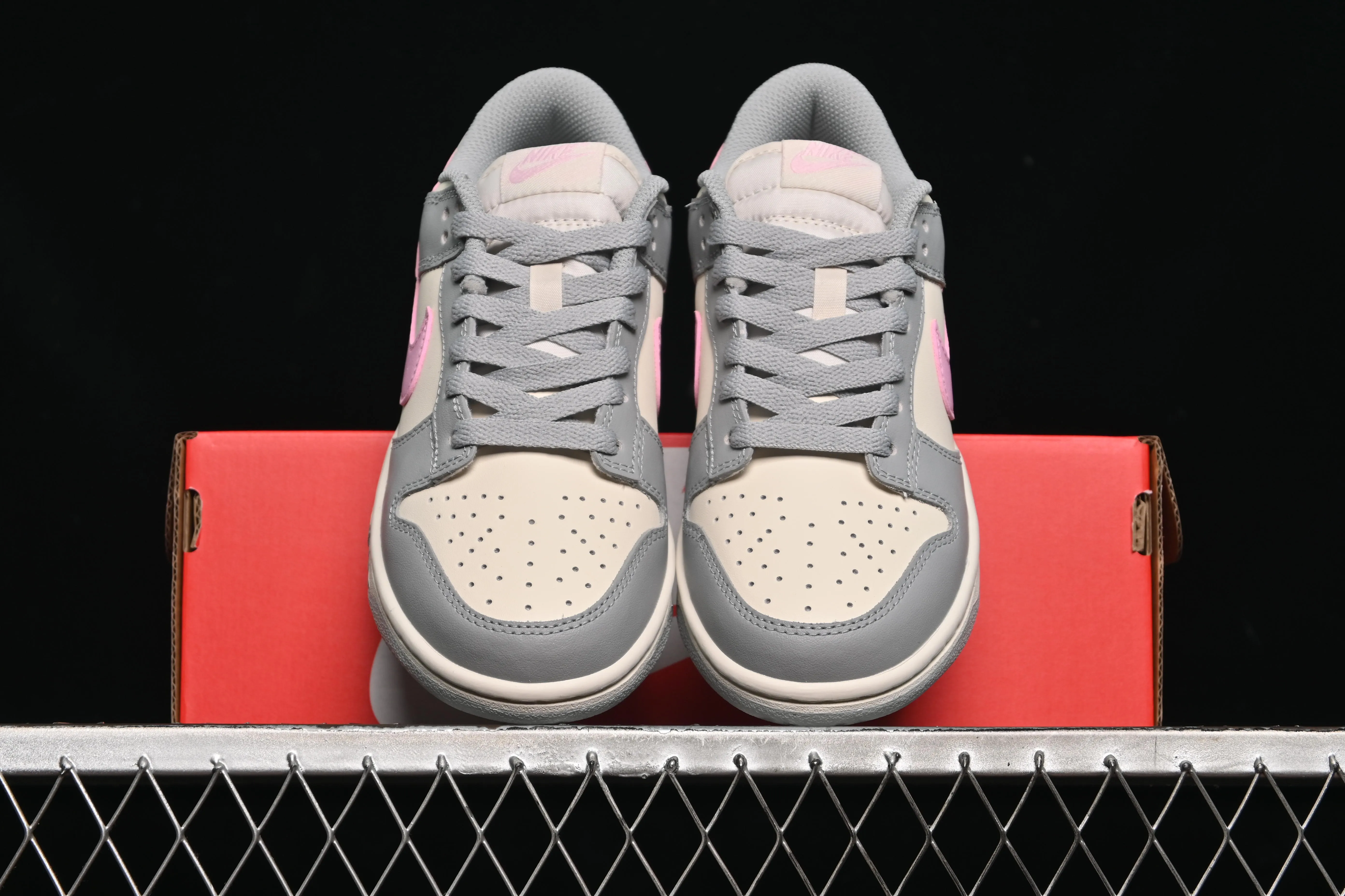 All categories Nk SB Dunk series Nk SB Dunk Low low-top sneakers Nike SB Dunk Low gray pink low-top casual sneakers DD1873-002